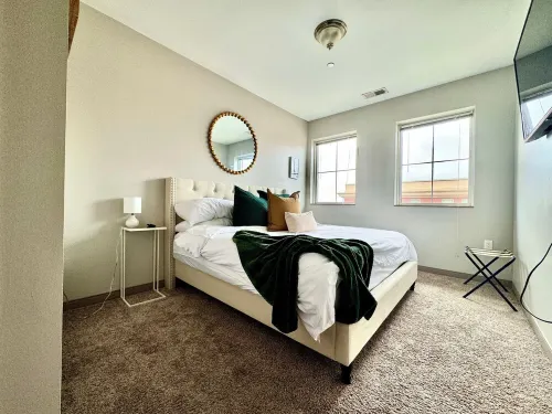 Quiet King Size with City Views