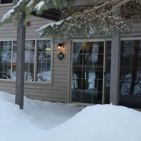 Lazy Bear Lodge on snow/UTV trails and lake
