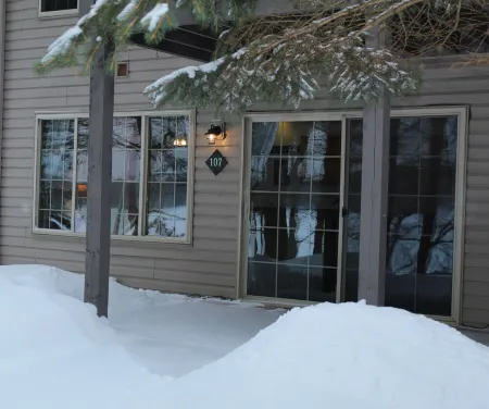 Lazy Bear Lodge on snow/UTV trails and lake