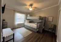 No DeadLines Lakehouse on Smith Lake - Balkon