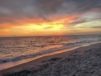 Serene Retreat - 5 mins to Beach, with Beach Gear, Firepit, Bicycles