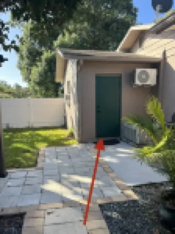 Cheerful 1 bedroom guest suite with pool and yard