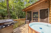 Beautiful Log cabin nestled in the mountains of Lake Lure