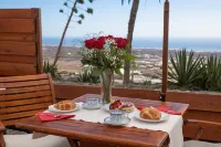 FINCA LA CASITA - LANZAROTE. PRIVTE SAUNA AND PRIVATE JACUZZI. POOL.WIFI.GOLF