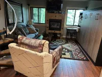 Ski In/Out Newly updated studio near Main St!