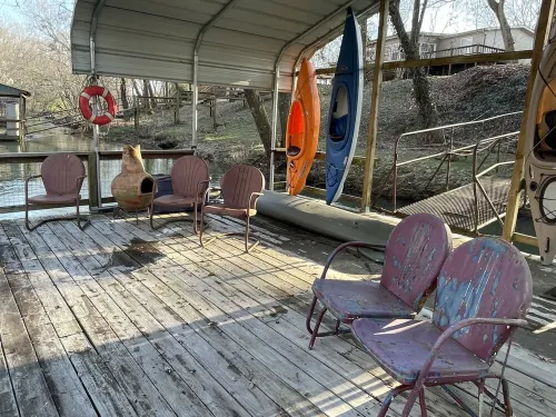 Cozy family fish camp on the Little Red River, a premier trout fishing stream!