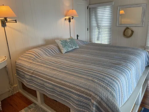 Private historical completely renovated cottage with  60 ft dock on Sarasota Bay