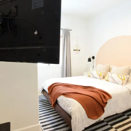Private 800 sq. ft. Suite in Nature Right by the Road to Mt. Bachelor Ski Resort
