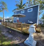 Tiny Home sleeps 6 near beautiful beaches and entertainment
