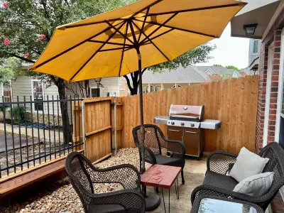 4 bedroom/4.5 bath luxury condominium 1 mile from the Texas A&M campus