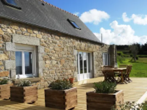 La Maison de l'Aber, at the edge of Aber Wrach, sea view Hoteles en Landéda