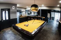 Canyon Lodge CHAMONIX Condo. Minutes Walk From Lifts.