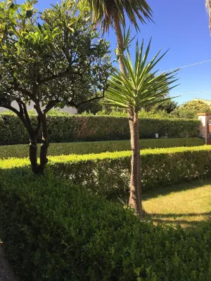 Dependance in Villa 7 km from Cefalù near the sea with garden and services.