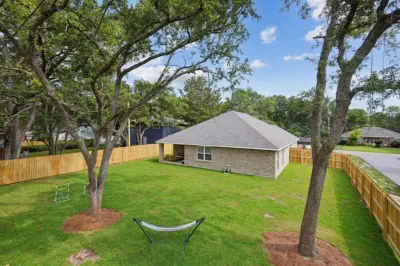 Luxury New Tranquil Retreat-Walk to Waterfront Hotels near Mississippi Sandhill Crane National Wildlife Refuge Admin Building And Visitor Contact Station