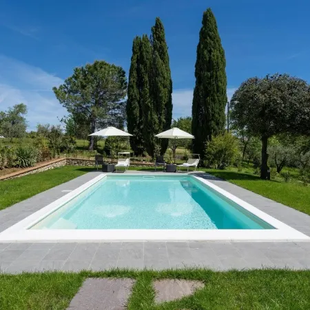 Villa in Gambassi with pool, A/C, village and restaurant at walking distance,