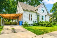 Historic Bungalow: For Groups & Families Sleeps 11