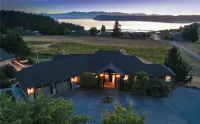 Vineyard Villa + Guesthouse/ Swim Spa +Hot tub With A/C