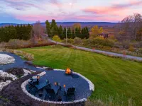 77 in Canaan. Big Views. Night Skies. Cozy Comfort. Dogs, EV, Kids 13+ Welcome.