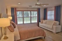 Lakefront Getaway in Sunny FL
