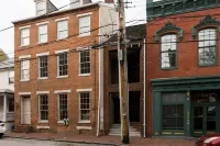 Annapolis Condominium in the heart of the historic center