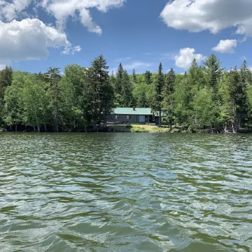 Rangeley Waterfront Retreat: 4 Bed, 2 Bath, Perfect for Families to Unwind