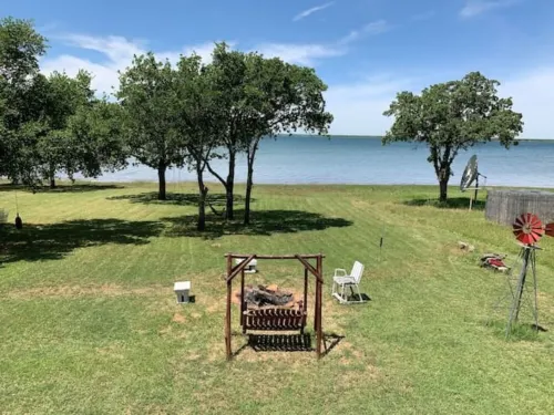 Lakefront Cozy Cottage