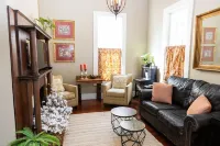 1880's Cozy Cottage, close to Historical Downtown. Sleeps up to 63B3B-pets OK