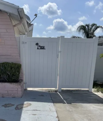 Welcome toCozy La Palma B, is quite and clean pleace