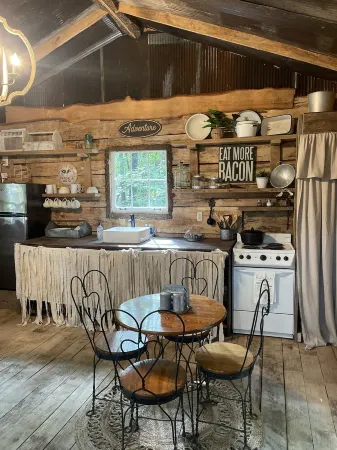 Fern Hollow Treehouse, rustic escape cozy romantic
