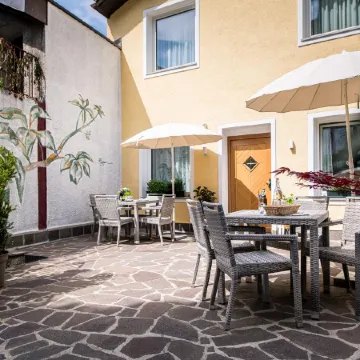 Am Schloss Guest House