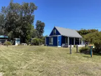 Golden Beachhouse - 5 mins from 90mile beach and shops