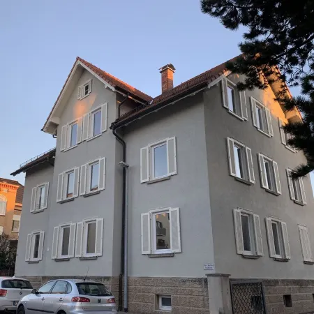 5 minutes from the OUTLET Large XL vacation business city family apartment for 6 guests