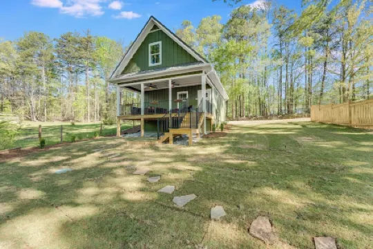 Rainyville - Emerald: Charming cottage with loft in Walhalla, South Carolina