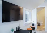 79-4 spacious studio Walk to backus hospital and downtown