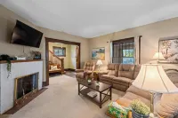 Craftsmen Style Home near campus and downtown