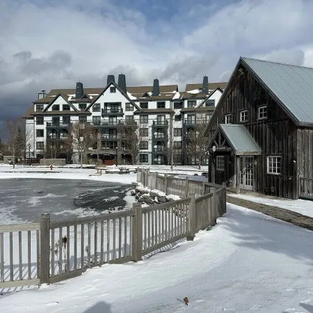 New Renovated 3BR/4BTH Condo Sleeps 10 Gym Heated Pool Walk to Stratton Mtn