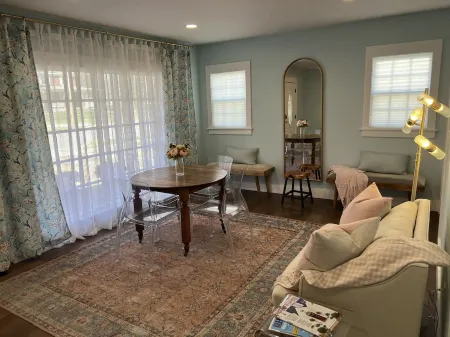 6-bdrm house, complete renovation, 1 mile from historic downtown, quilt museum