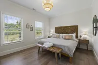 Luxurious 3BR on Lake Saluda w/ Kayaks, Fire Pit