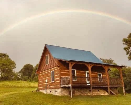 Blue Willow Cabin, high up on the hill with180 degree views. Hôtels à : Comte de Patrick