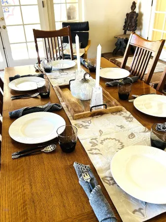 BIG ONE OF A KIND EUROPEAN SPANISH MEXICAN HACIENDA HOUSE W/ POOL ARTSY VINTAGE Отели рядом с Аэропорт Медоус Филд