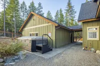 Luxury Pour House Lodge - private, hot tub, firepit