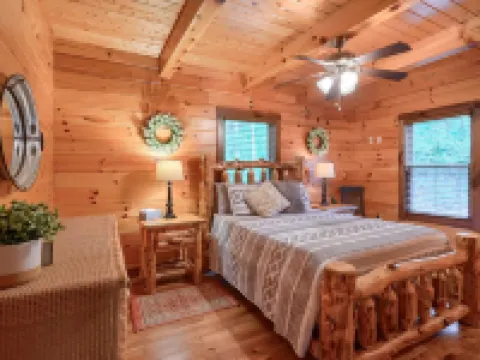 Christine’s Chalet at Trickle Creek in Hocking Hills 馬裏恩酒店