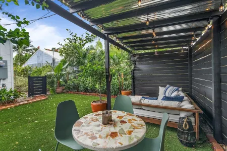 ☀Captains Cottage☀ 0.2 miles to water! Minutes to Singer Island & Peanut Island!