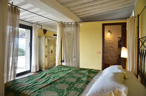 Private and cozy retreat in Montalcino with private pool surrounded by vineyards