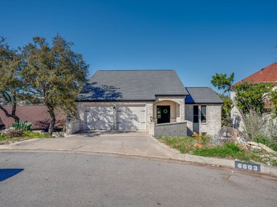 Custom Modern hill country home! Prime location w/scenic views and game room!