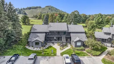 Leelanau condo on golf course close to beaches, wineries, sand dunes, and more