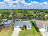 Pool Home That Backs Up to Water- Only 20 Miles to Beautiful Florida Beaches! Các khách sạn gần Ellenton Premium Outlets