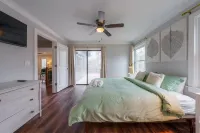 Modern pet friendly home w/ covered dock near Lake Lanier Olympic Park