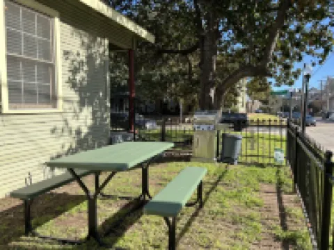 THE UPTOWN BUNGALOW-COVERED PARKING-Walkable Historic Neighborhood-PET FRIENDLY!