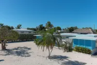 Pet Friendly Half-Duplex Cottage with kayaks and 40' Slip Option at Marina